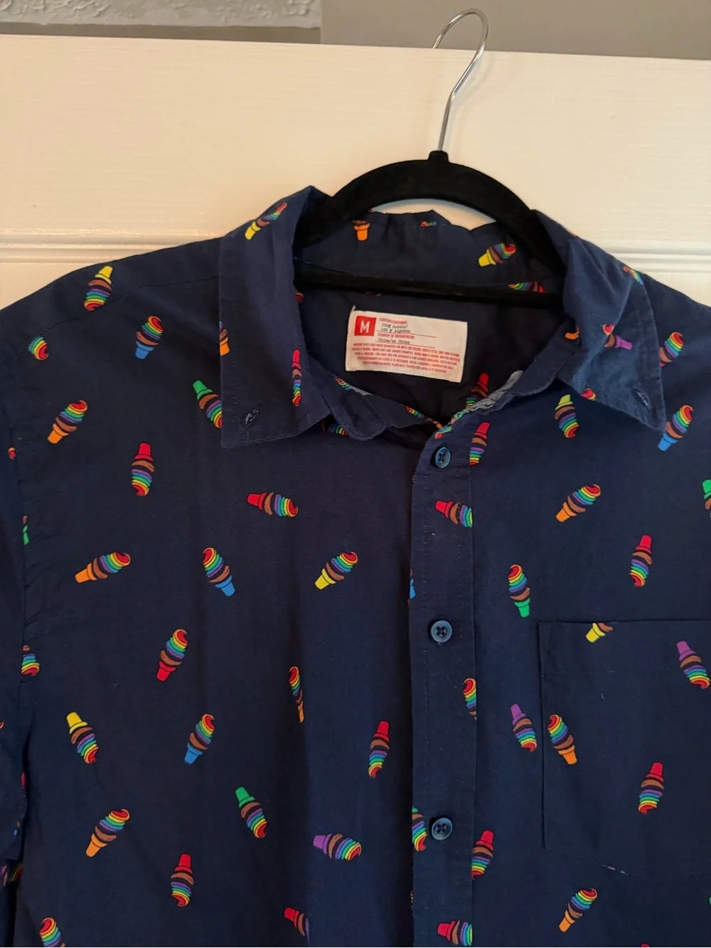 Navy Short-Sleeve Button-Down Shirt with rainbow icecream cones. Mens size Med - Picture 3 of 3
